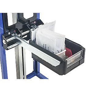 Materialheber, mit verstellbarer Kastengabel, mit 4 Lenkrollen.